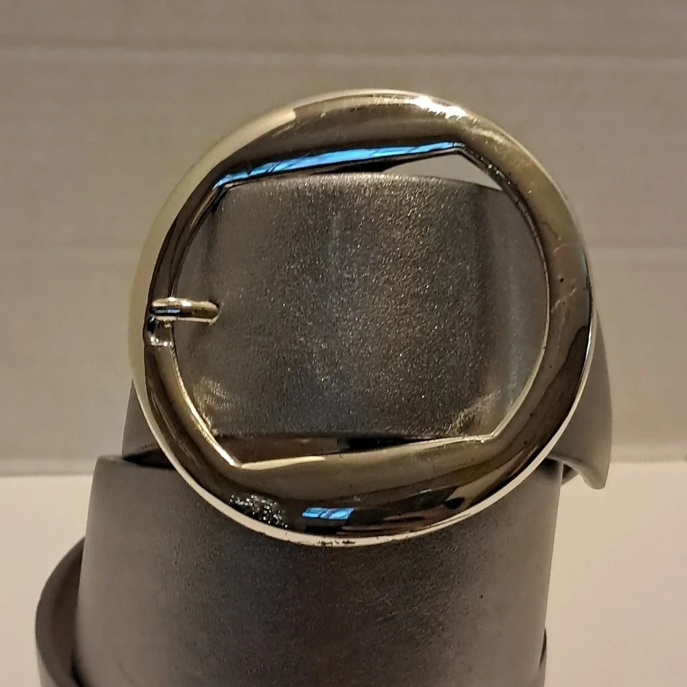 Ann Taylor Silver Metallic Wide Leather Belt Size S wirh Silver Buckle Preowned